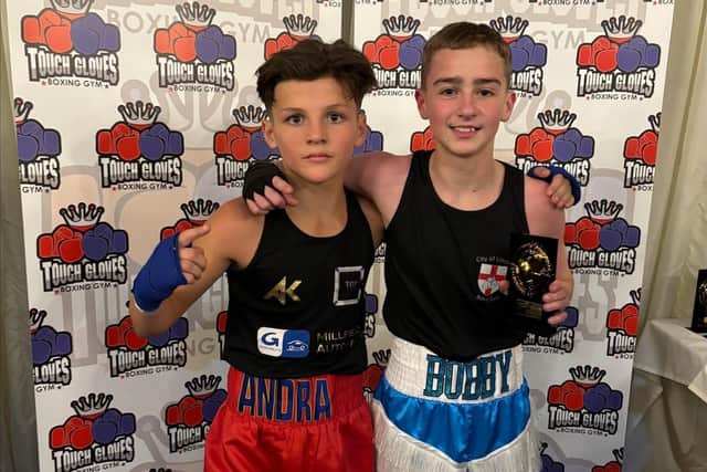 Andra Hoyland (left) with his opponent Bobby Drury.