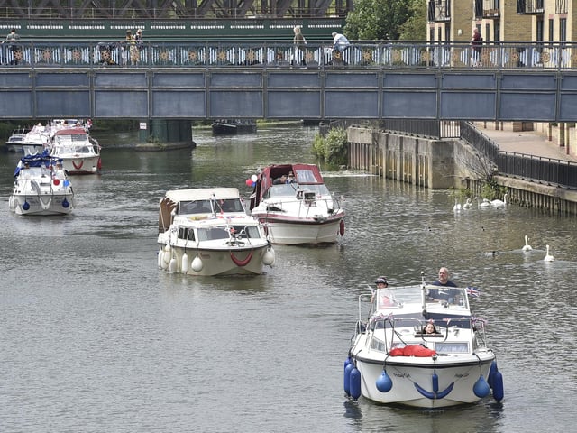 Over 40 boats travelled from Orton Mere to the Embankment and then to the Dog-in-a-Doublet.