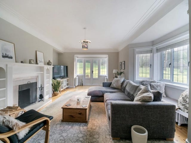Sitting room.