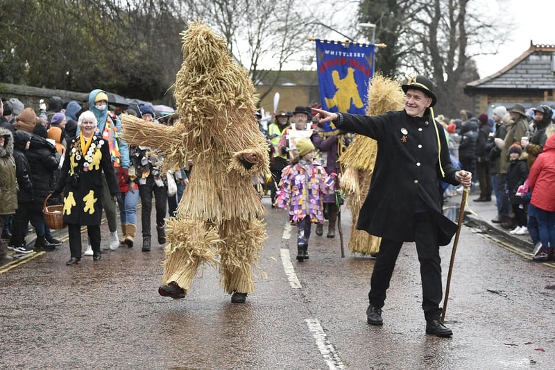 As is now tradition, the procession left Manor Leisure centre at 10:30am then made its way up to Market Street via Station Road. The Straw Bears - who are covered head-to-toe- in straw - are at the head of the procession. They are accompanied by attendant keepers as they meander through the town.