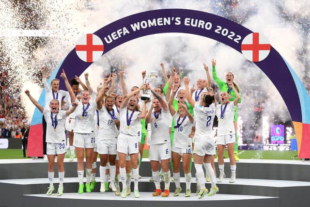 Leah Williamson of England lifts the UEFA Women's EURO 2022 Trophy . (Getty Images)