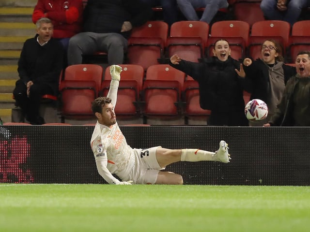 Started as first-choice goalkeeper, but, although glaring errors were rare, he never managed to totally convince either. A new, young defence needed an experienced voice behind them and could he have done more to help them? Now recovering from injury.
