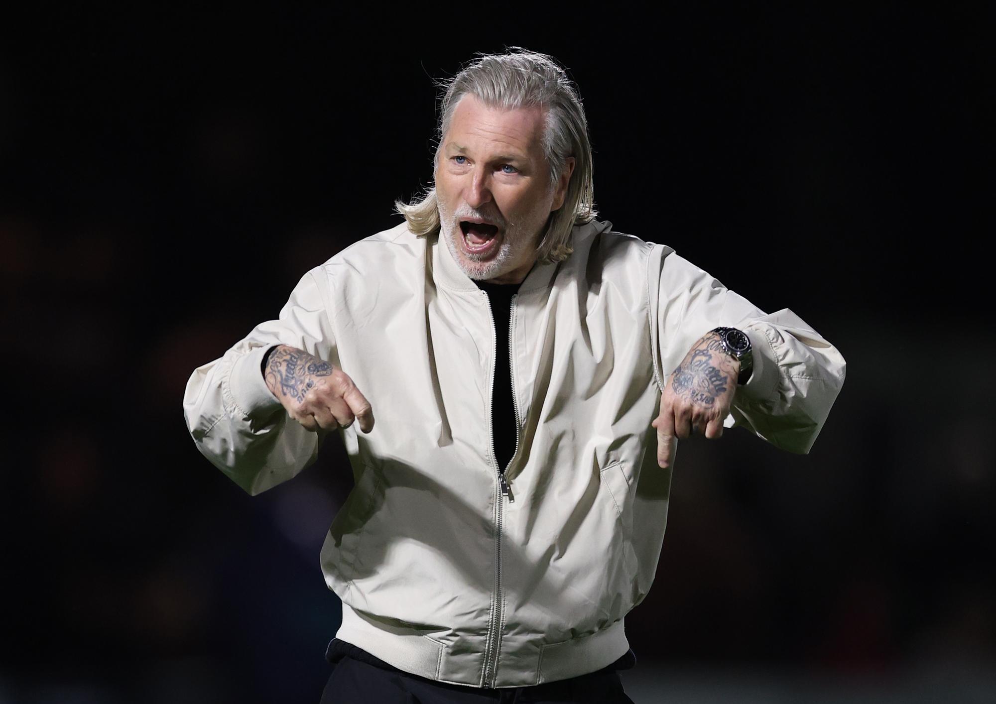 Nein, nein, nein, Posh würde absteigen, wenn sie Robbie Savage ernennen ...