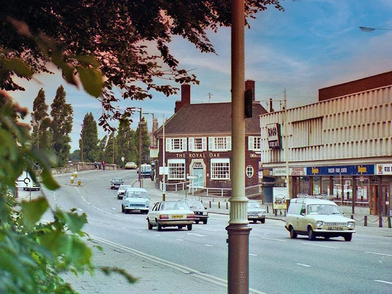 London Road in the 1980s with the Royal Oak pub in the background