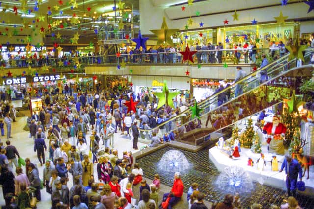 Christmas season in Queensgate in the 1980s