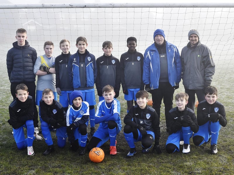 Members of the Hampton Robins U13's junior football team pose for a team picture.