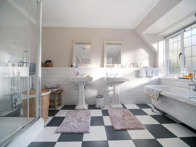 Bedroom 1 en-suite.