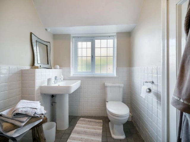 Bedroom 3 en-suite.
