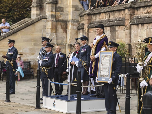 The Mayor of Stamford, Cllr Andy Croft, with RAF Wittering Station Commander, Wing
Commander Nikki Duncan.