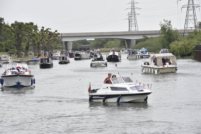 Over 40 boats travelled from Orton Mere to the Embankment and then to the Dog-in-a-Doublet.