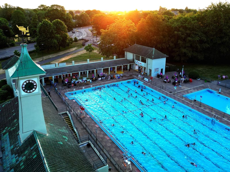 Peterborough Lido is full of swimmers as it opens early this morning for a dawn swim on the summer solstice in Peterborough, Cambridgeshire, UK, on June 21, 2023 (image: Paul Marriott).