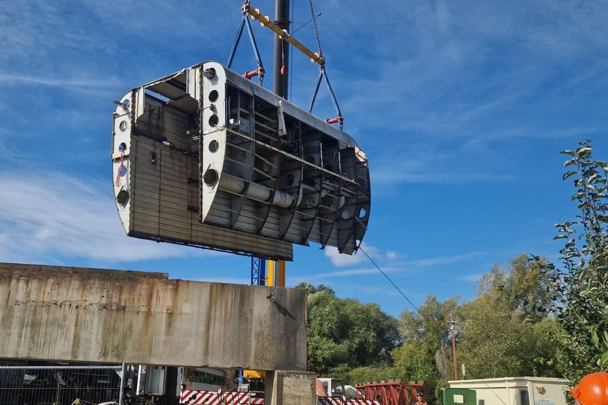 ANSEHEN: Peterborough Hovertrain hebt im Rahmen eines ...