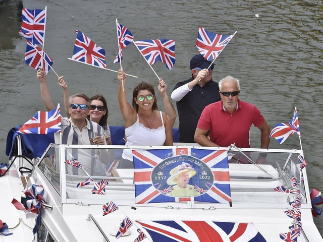 Over 40 boats travelled from Orton Mere to the Embankment and then to the Dog-in-a-Doublet.