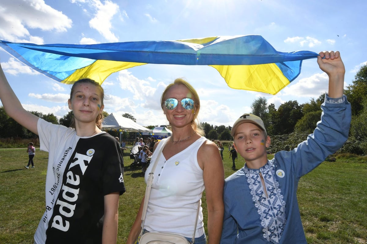 Пітерборо, День Незалежності України: громадська екскурсія, проведена сім’ями, які тікають від війни, щоб відсвяткувати Національний день