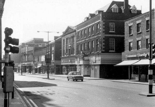 An early-/mid-1970s view along a very quiet Bridge Street with the closed Angel Hotel ready to make way for WH Smiths - is that an Austin Maxi?