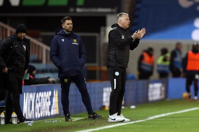 Rival managers Des Buckingham and Darren Ferguson (foreground). Photo by Joe Dent/theposh.com.