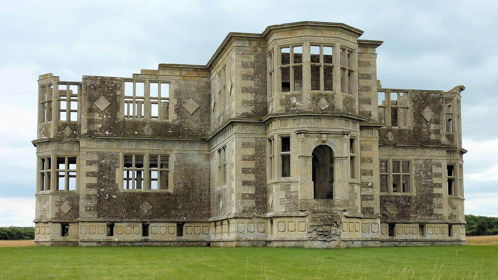 The bizarre half-built Elizabethan manor house near Peterborough that’s ...