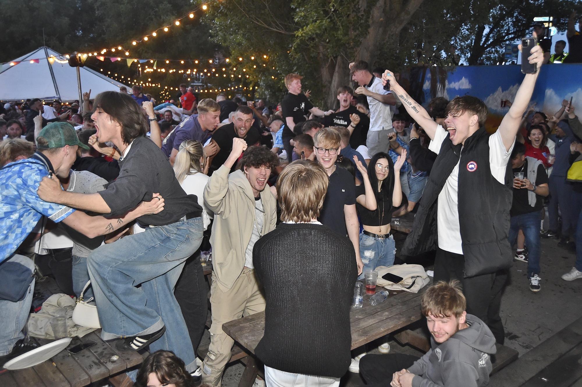 25 retro photos of England fans in Peterborough cheering on the Three ...
