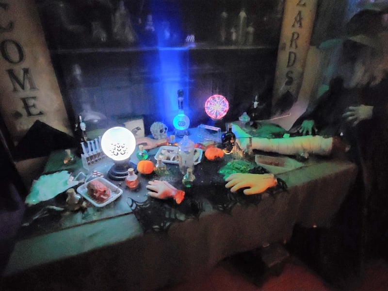 Just some severed limbs and the odd unexplained lights; standard kitchen stuff