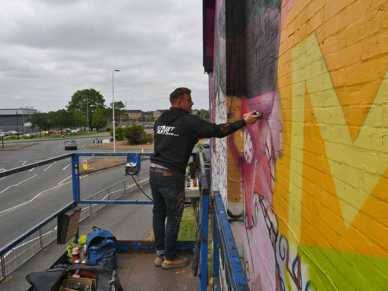 City street artist Nathan Murdoch at work at Gladstone Street