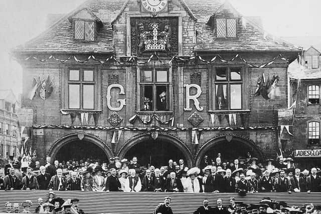 1911 and the coronation of King George V celebrated in the city centre