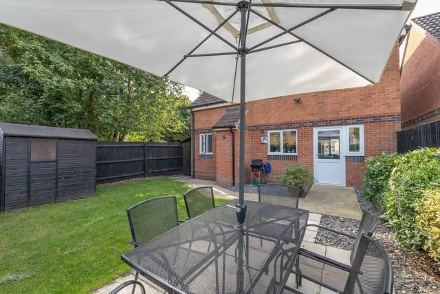 This three bedroom, detached house occupies a pleasant cul-de-sac position within Park Farm