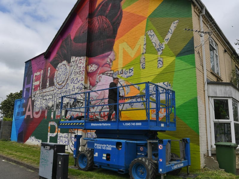 City street artist Nathan Murdoch at work at Gladstone Street