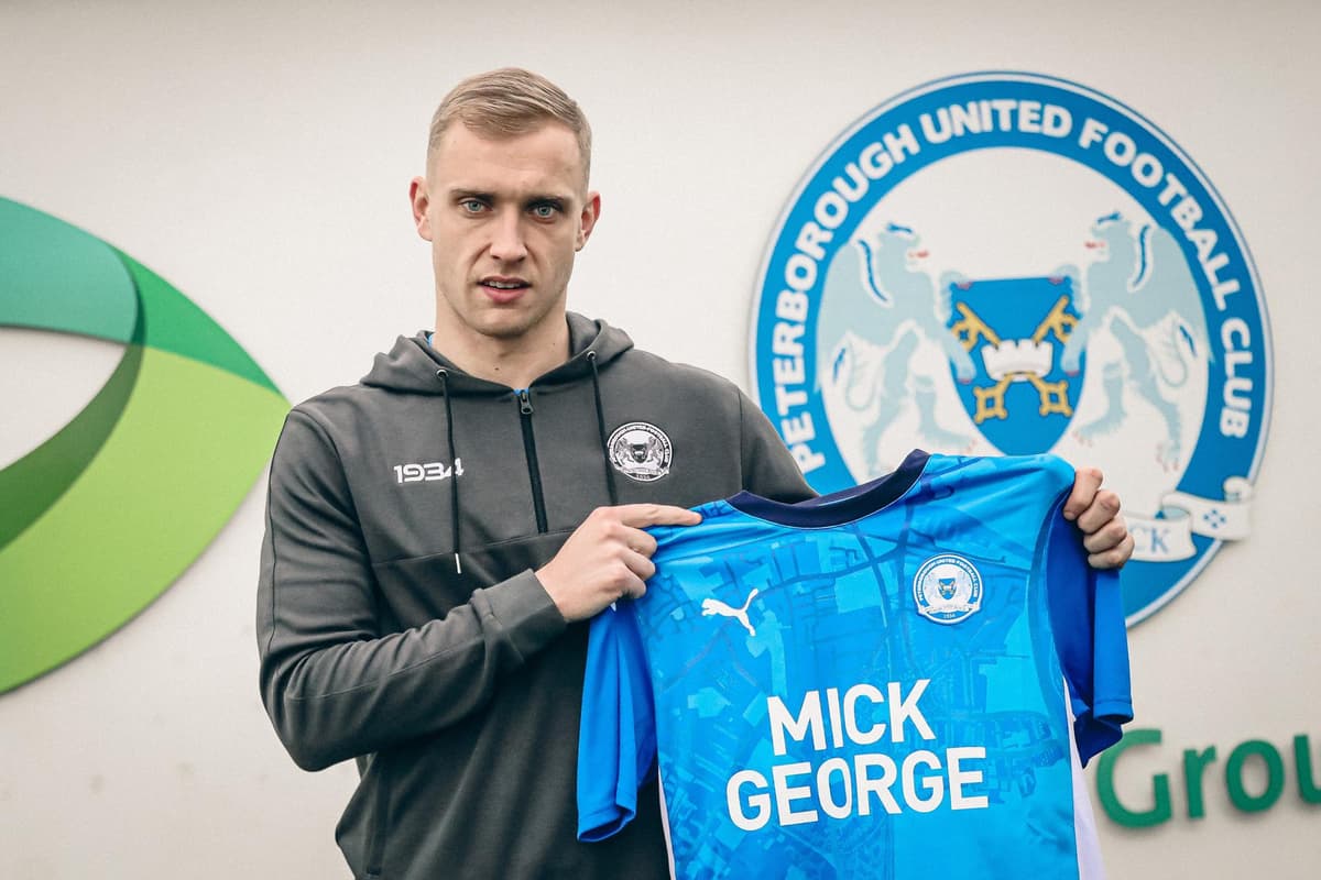 Fc Peterborugh Peterborough United sign new centre-back