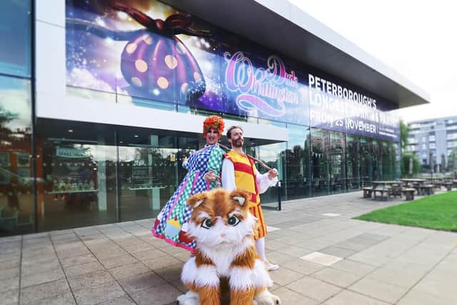 David Griffin-Stephens as Dame Fanny Fitzbottom and Simon Aylin as Dick Whittington