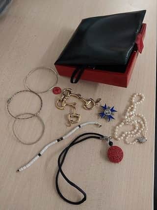 Police are trying to re-unite this jewellery with its owner
