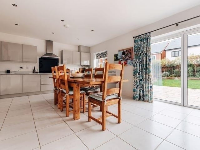 The kitchen/dining room