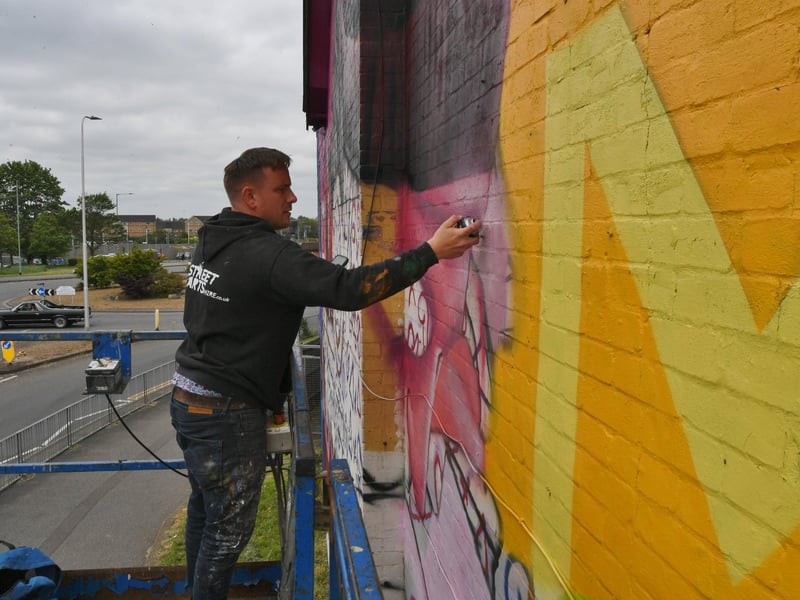City street artist Nathan Murdoch at work at Gladstone Street