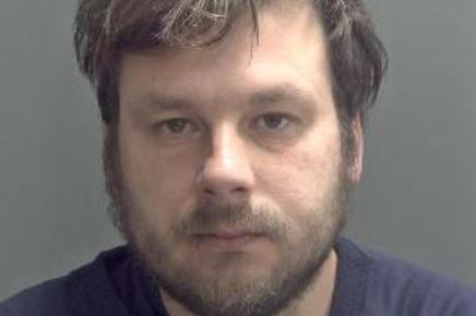 Jason Lowther (38) of Sutton Road, Leverington, launched an unprovoked attack on a stranger. e was sentenced to a year and eight weeks in prison after pleading guilty to being in possession of a knife in a public place and assault by beating.