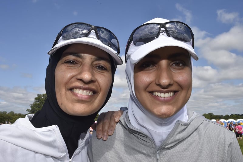 Runners Selma Asghar and Zahra Malik