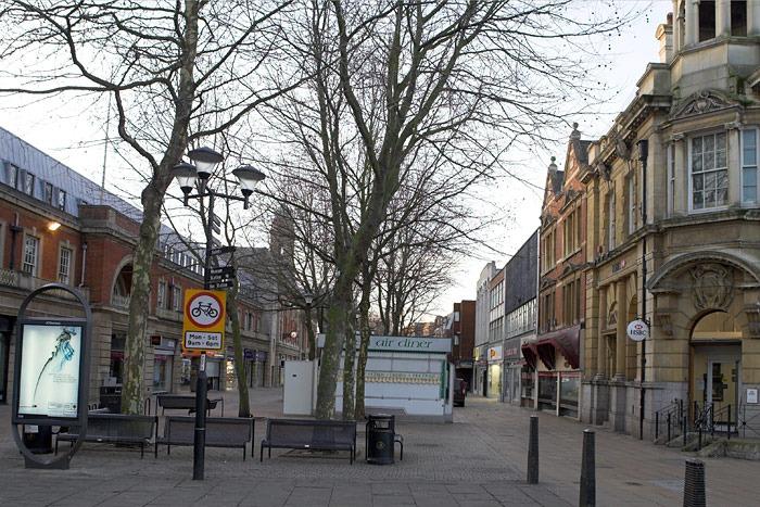 Hard to believe that the entire left side of Narrow Street had to be wiped off the map but with a maximum width only just exceeding 20 feet, something had to give. The distance between the bank and the tree in this shot is roughly equal to the width of the old thoroughfare