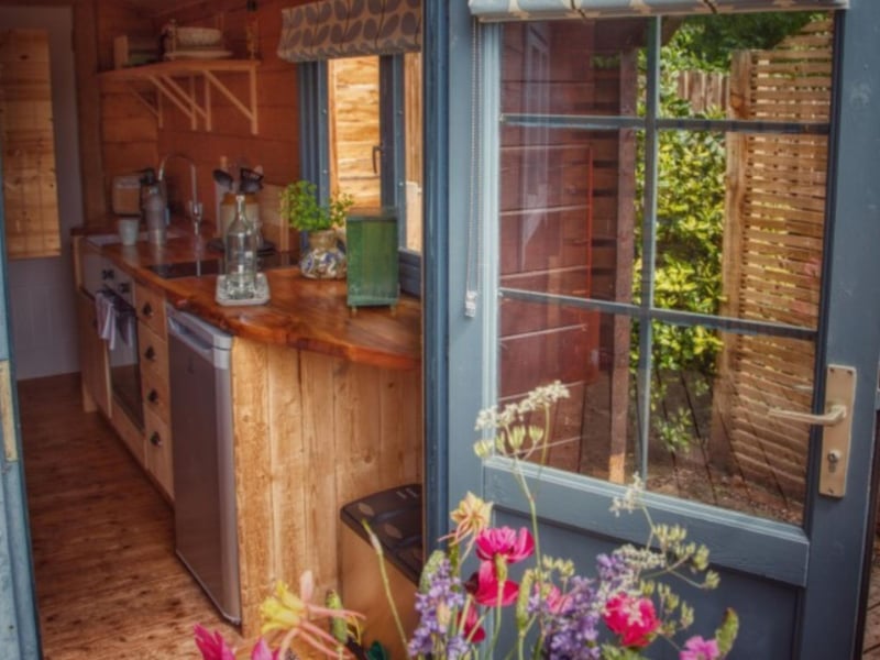 The kitchen has everything you need to cook up a storm.