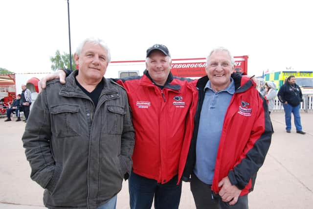 Richard Greer (centre).