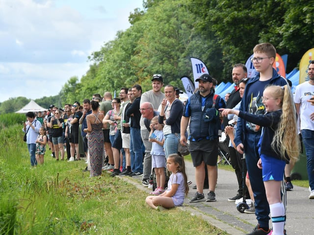 The racing entertained crowds.