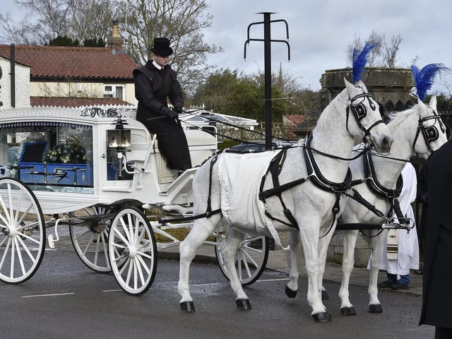 Riain arrived at the service by horse-drawn carriage.