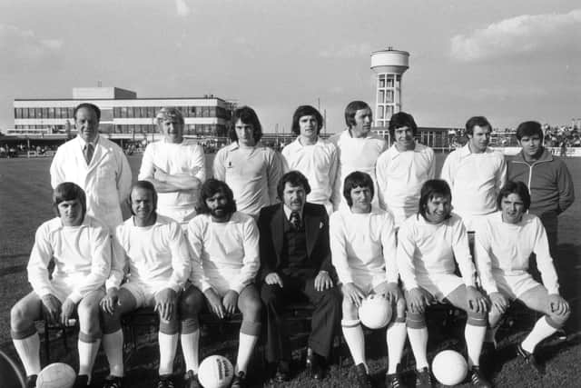 George Best (front row, left to right) before his Dunstable debut. Barry Fry is to Best's left. Photo by Frank Barratt/Keystone/Getty Images.