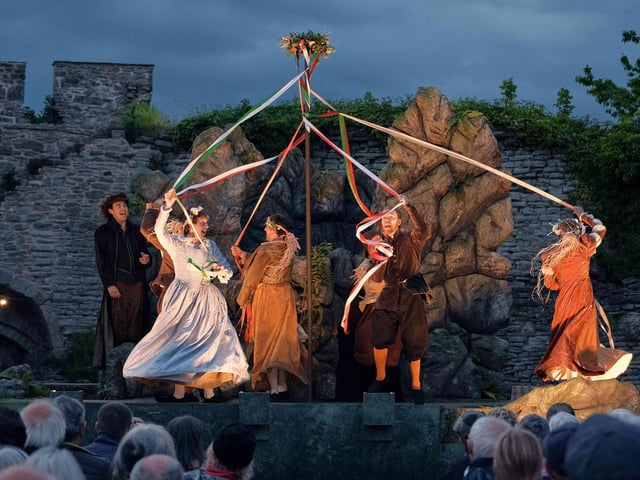 ROMEO & JULIET
Peterborough Cathedral, July 12
The Lord Chamberlain’s Men, leading proponents of open-air theatre for almost 20 years, return with the classic and timeless love story.
Audiences are encouraged to bring a chair, a picnic and a glass of something chilled as the show promises to be another authentic, excellent and magical treat from the company that brought you the “funny and faithful” As You Like It last summer.
Tickets are on sale now  at www.tlcm.co.uk or www.peterborough-cathedral.org.uk