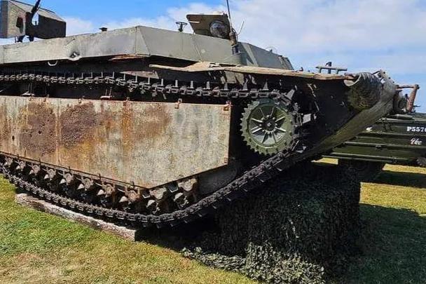 Bemühungen zur Restaurierung eines im Zweiten Weltkrieg unter einer Straße ...