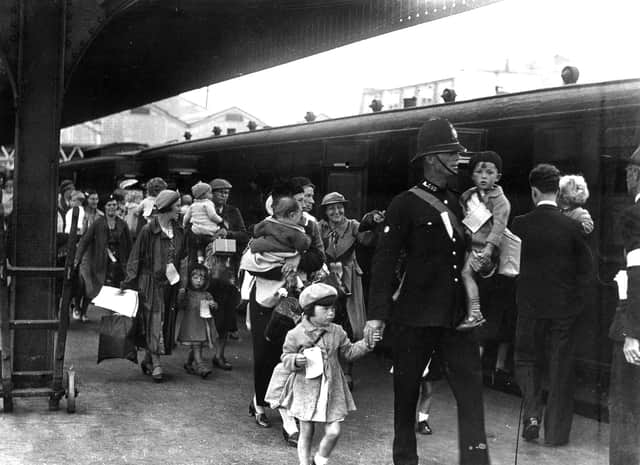Portsmouth policeman with evacuees. The News PP292