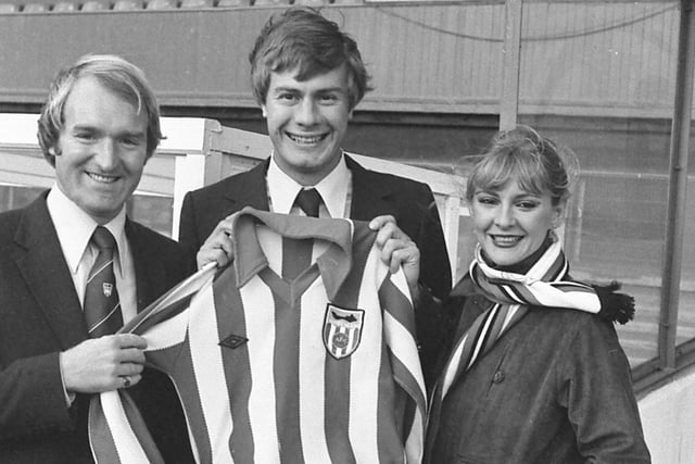 Sunderland's Argentinian signing Claudio Marangoni (centre) gets the feel of a Roker shirt in 1979.