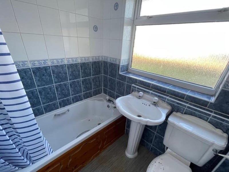 The bungalow's bathroom