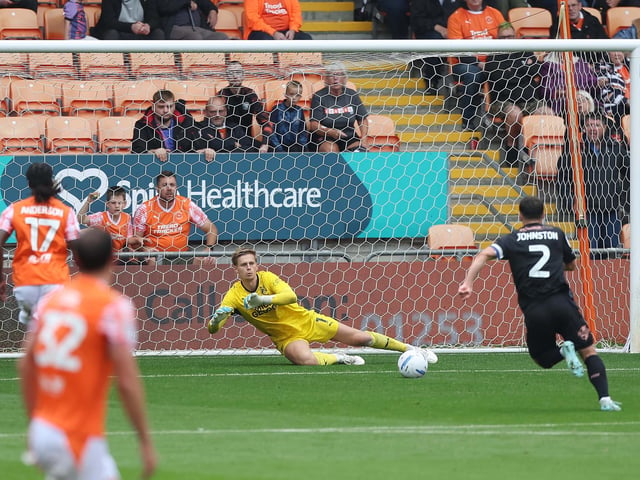 Made a good early save from Patterson and was mainly dealing with well struck but simple effort from then on in. Hopefully a night that will help to boost his confidence after a sticky spell. 7.