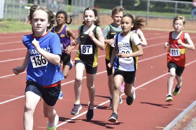 East Anglian meeting action at the Embankment – the junior 600m race in full flow. Photo: David Lowndes.