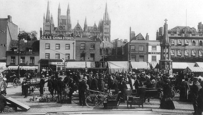 A lovely busy Market Square scene, taken sometime around 1913. Little did the people in this picture know that their lives would soon be changed forever by the onset of the First World War.