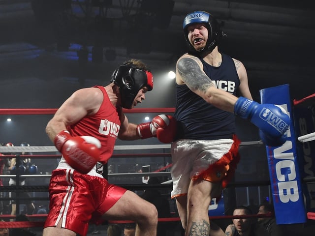 Jay Power v Jakub Saymonski.
