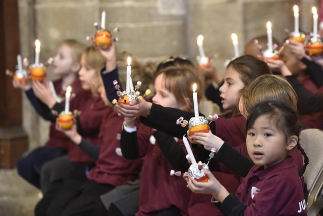 Christingle service at Peterborough Cathedral








 